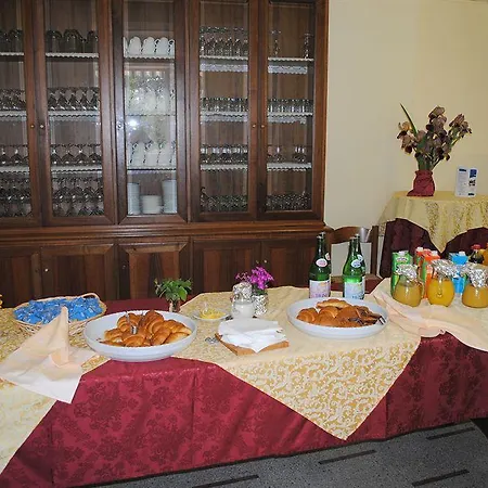 ロメッリニ ゲストハウス 3*